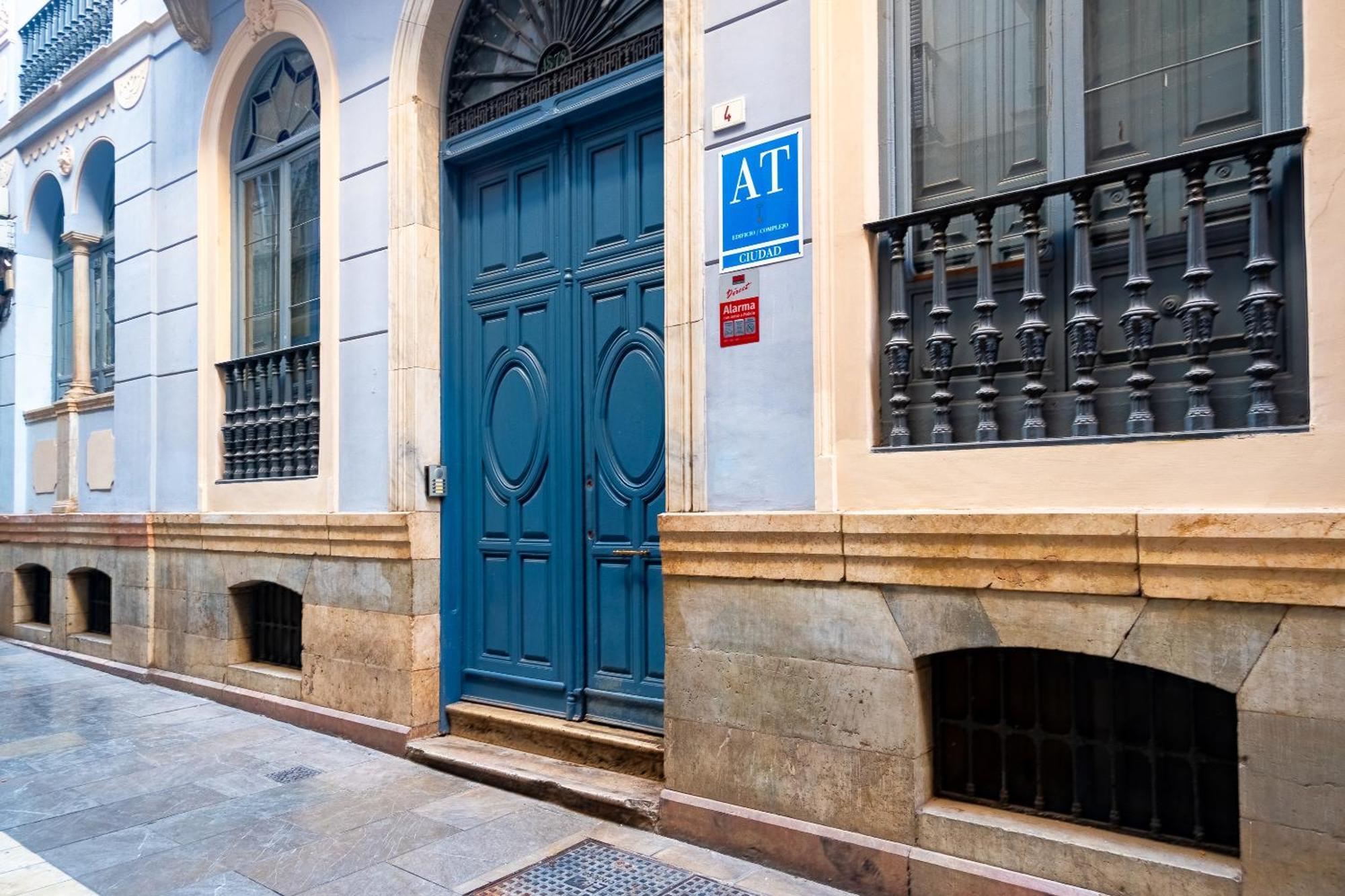 Spacious Bright Palace -1bedroom-terrace-center
