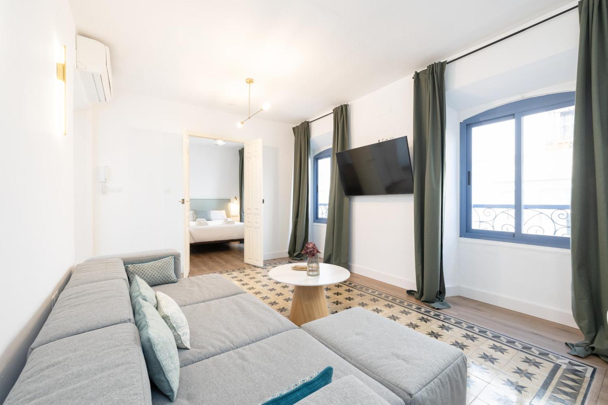 Apartment Spacious Bright Palace -1bedroom-terrace-center Málaga