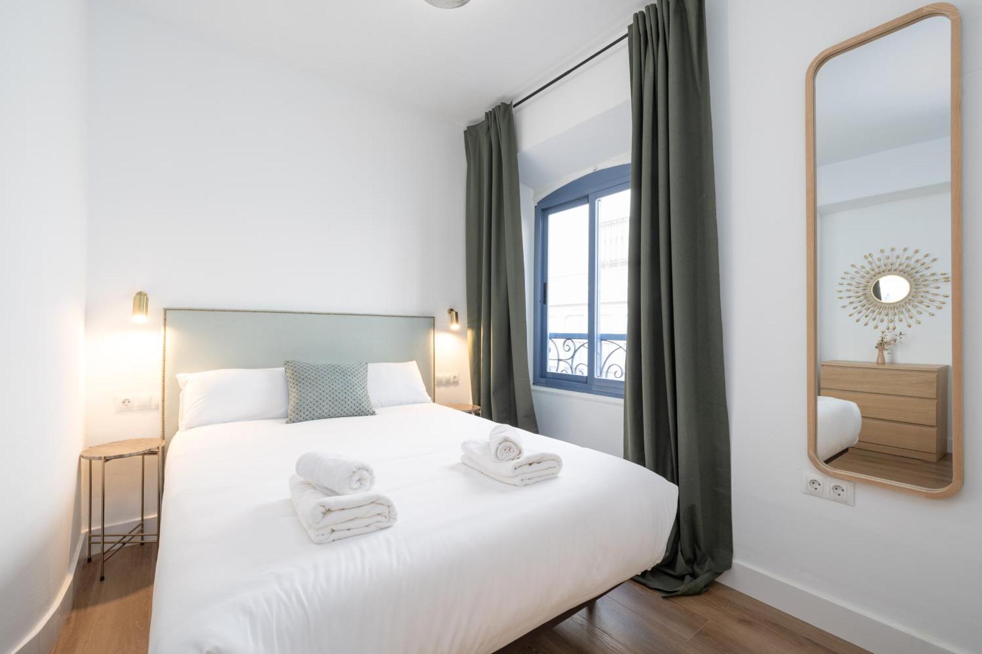 Apartment Spacious Bright Palace -1bedroom-terrace-center