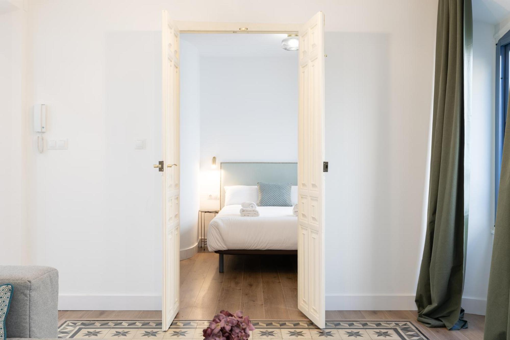 Spacious Bright Palace -1bedroom-terrace-center Apartment *