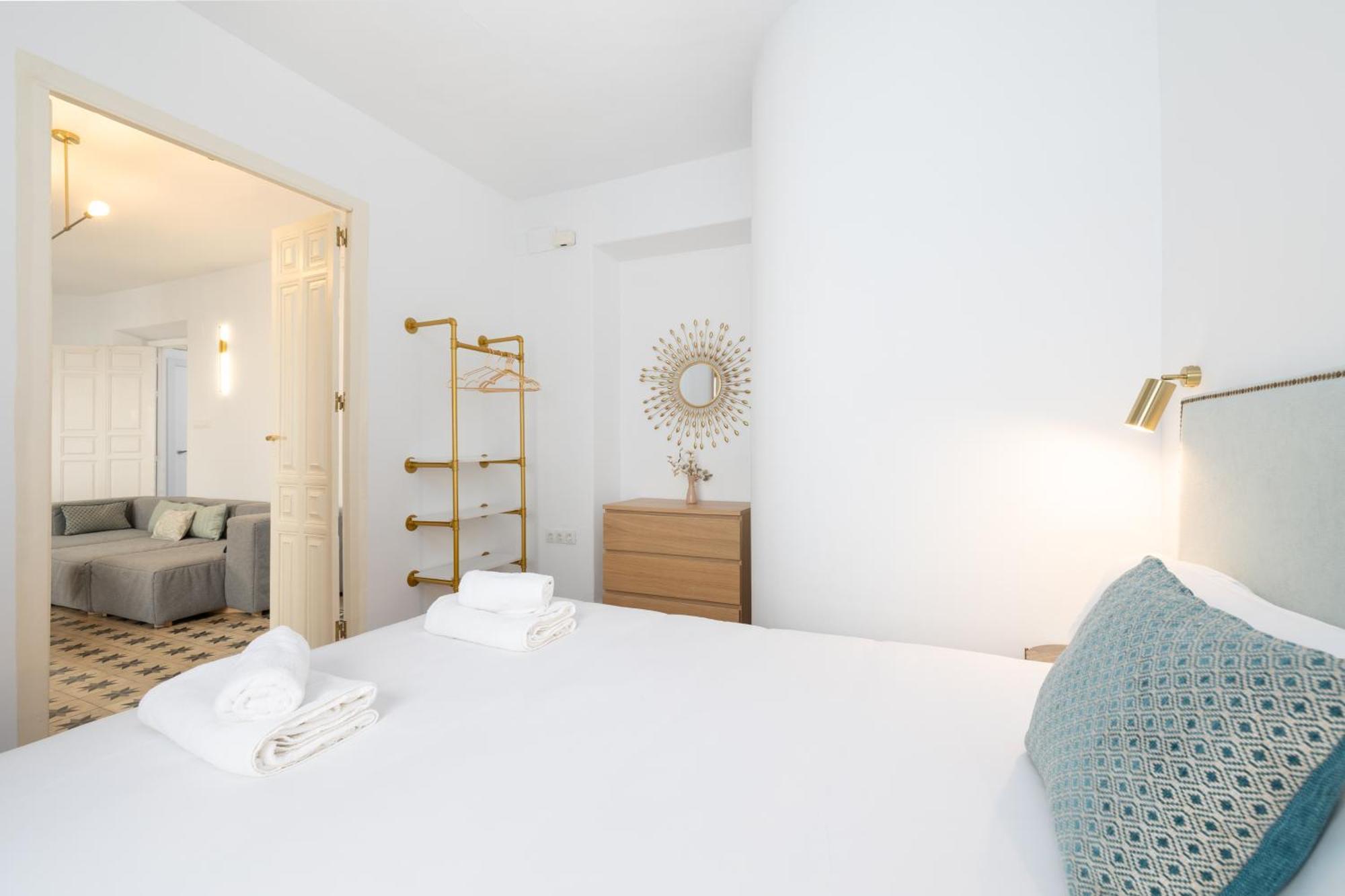 Spacious Bright Palace -1bedroom-terrace-center