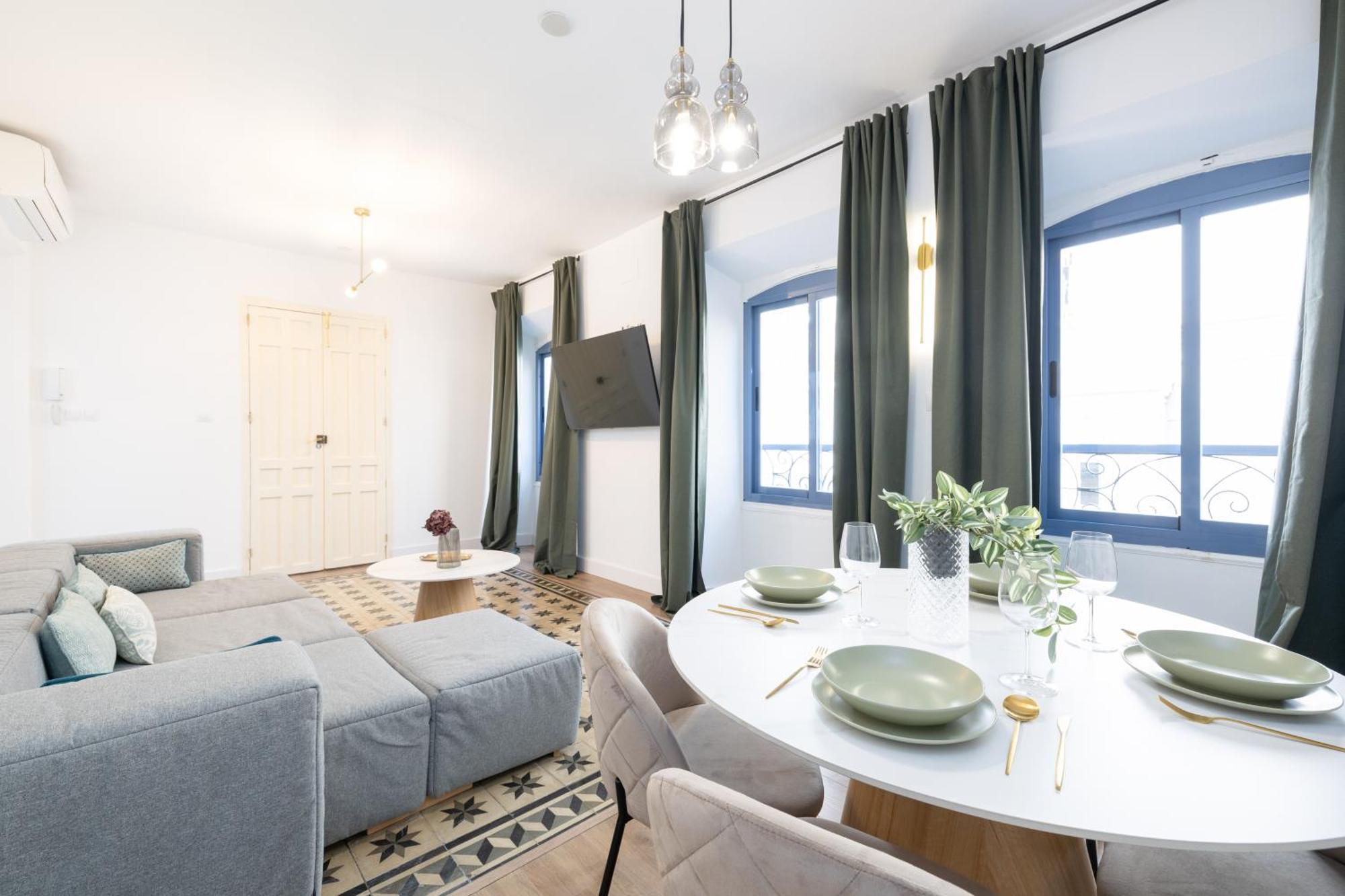 Apartment Spacious Bright Palace -1bedroom-terrace-center